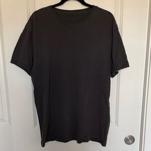 Prana Men's Short Sleeve Crew Tee in Charcoal